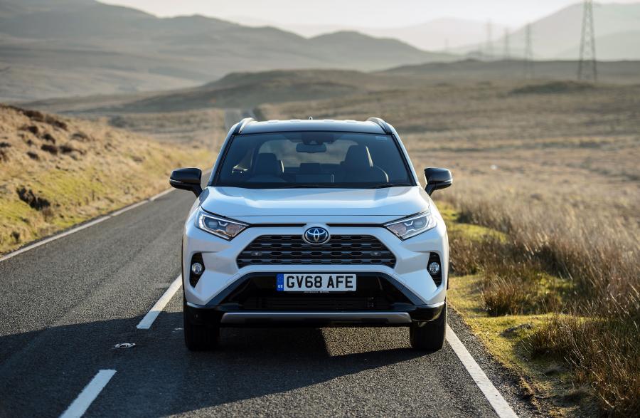  Toyota RAV4 Hybrid 2019 года  (UK) (фото 4 из 40)